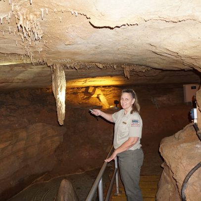 WYANDOTTE CAVE (INDIANA)